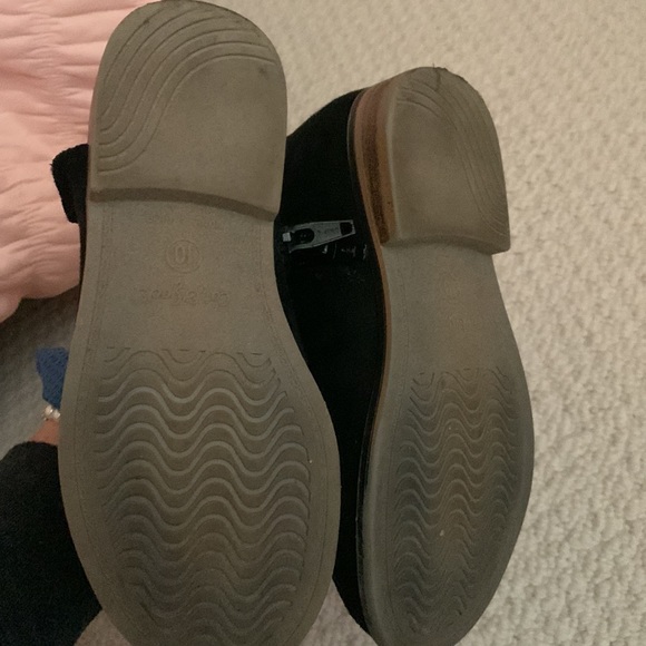 Two pairs of size 10 toddler shoes - Picture 5 of 5